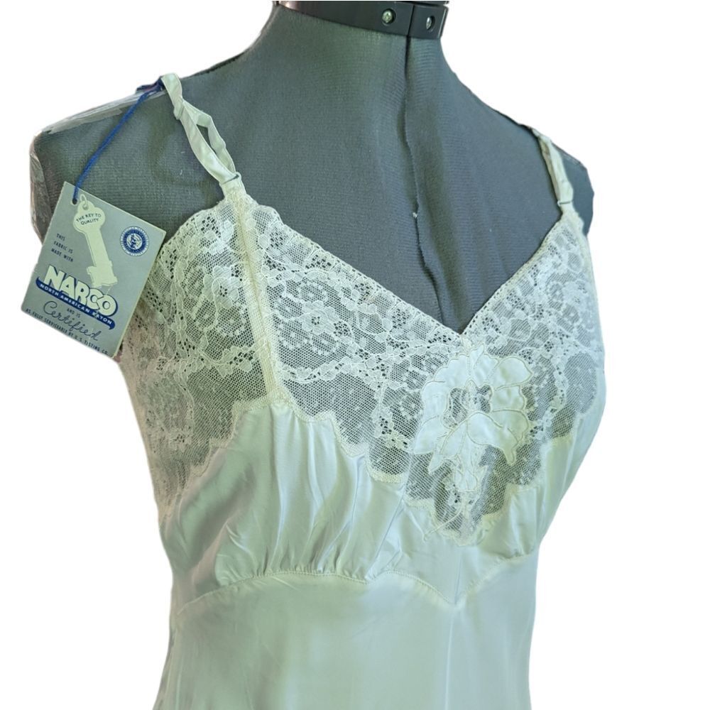 vintage‎ women's 60s white  nylon gown slip with lace details Wedding - Picture 3 of 11